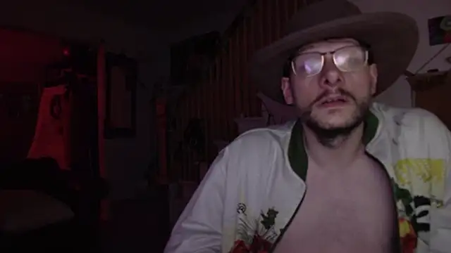 MasterDaddyCool: διαδικτυακό σόου στην κάμερα