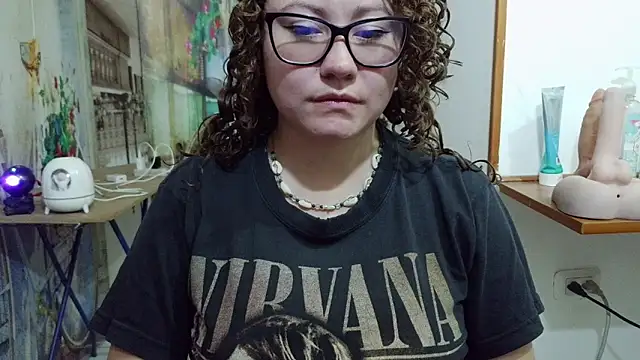 curly_greeneyed Adlı Modelin Canlı XXX Sohbeti