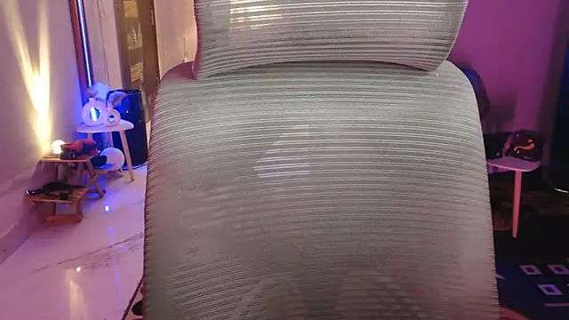 Živý XXX chat Mitikaa