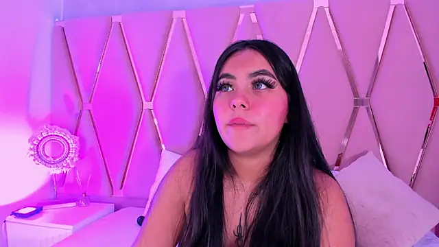 Emily_Black1 Adlı Modelin Canlı XXX Sohbeti