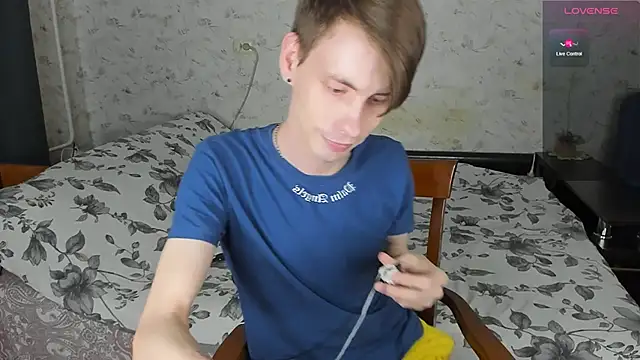 ERICK__DEEN Adlı Modelin Canlı XXX Sohbeti