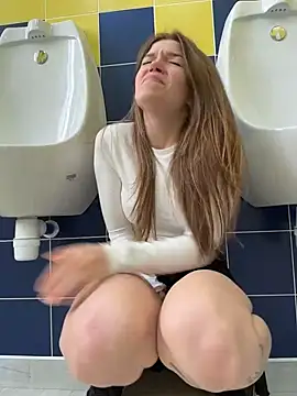 StreetSquirt Adlı Modelin Canlı XXX Sohbeti