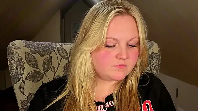 PhatAssBlond's Webcam Show