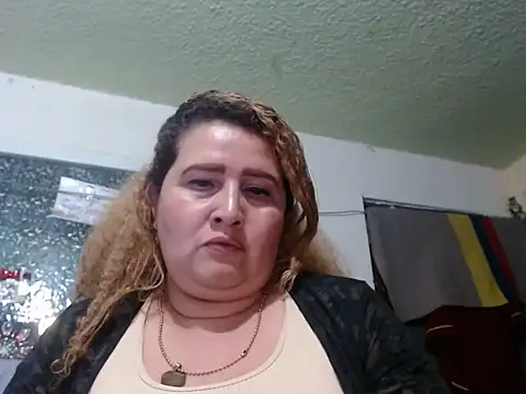 Perla1981--'s Live XXX Chat