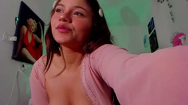 Sweett_Priyan Webbikameraesitys