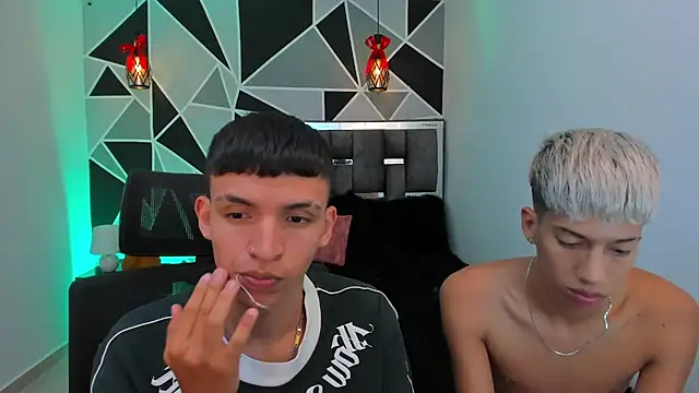 Chat +18 de Juan_Nd_Steven ao vivo