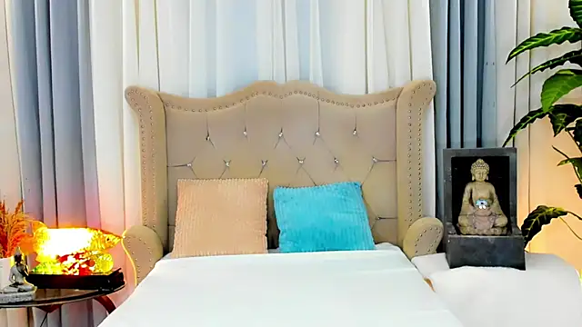 MochaliciousTransOnTop Webcam Show