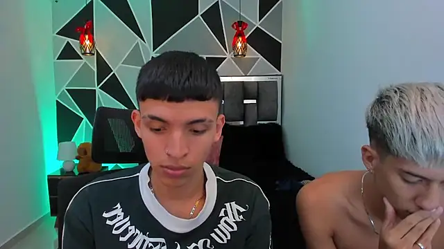 Juan_Nd_Steven's Live XXX Chat