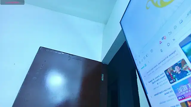 AlahiaEvanz's Live XXX Chat