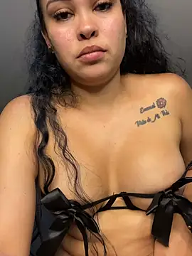 FOX_LATINA Adlı Modelin Canlı XXX Sohbeti