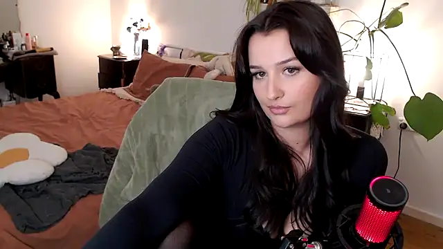 Lenas_Room Pertunjukan Webcam