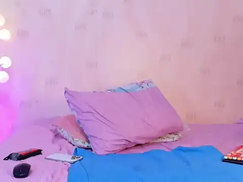 littleebonymommy Adlı Modelin Canlı XXX Sohbeti
