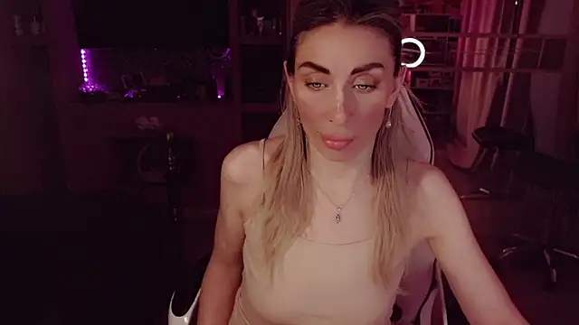 XXX chat uživo modela AnnieGOld_