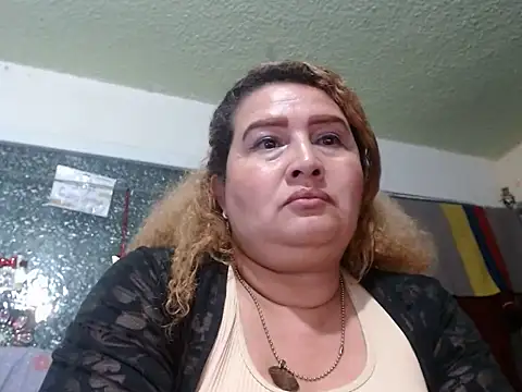 Perla1981--'s Live XXX Chat