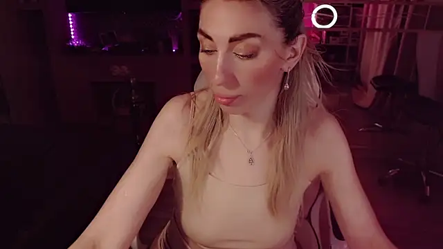 AnnieGOld_ – Live XXX-chat