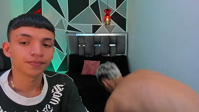 Chat +18 de Juan_Nd_Steven ao vivo