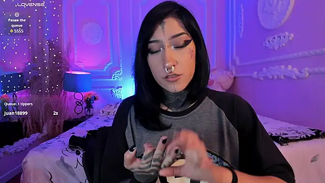 Kat_VonDe Adlı Modelin Canlı XXX Sohbeti
