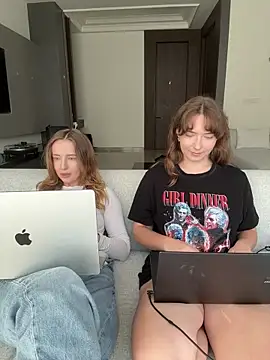 Nura_n_Sarah Webcam Show