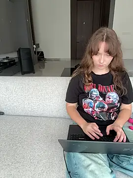 Nura_n_Sarah Adlı Modelin Canlı XXX Sohbeti