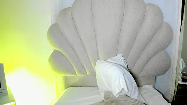 Chatroom XXX en direct de BellaaDajud
