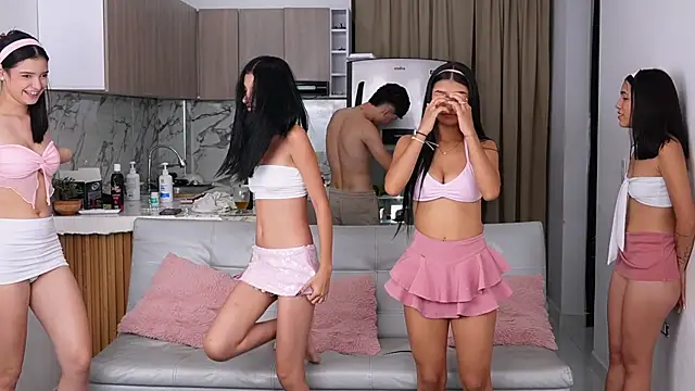 Golden_girlss Webcam-Show