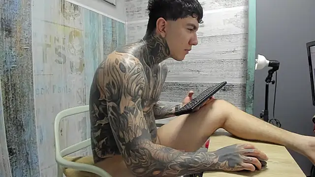 Gury_tattoo Chat XXX in diretta