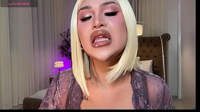 Your_Majesty_Tyra webcam show