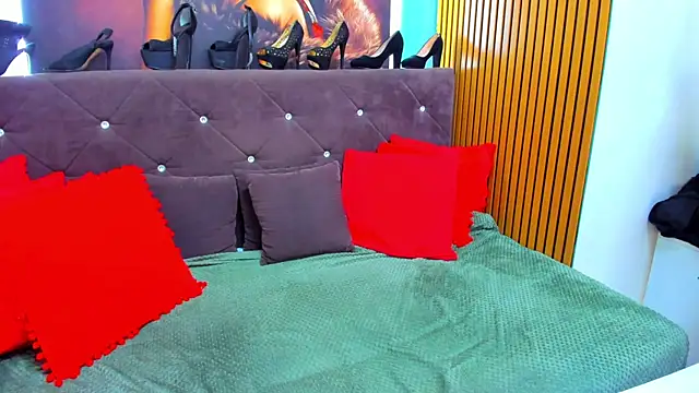 LauraSiin's Live XXX Chat