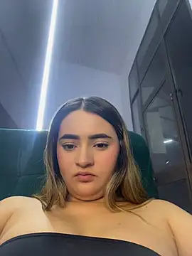 Antonella_Julieta Adlı Modelin Canlı XXX Sohbeti