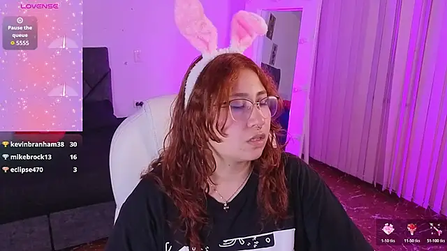 littlee_red élő XXX-chatje