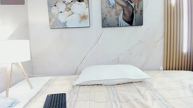 Miabloom19_ Live XXX-chat