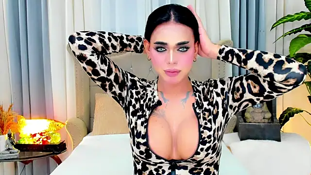 MochaliciousTransOnTop Pertunjukan Webcam
