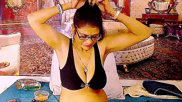 IndianAllure 라이브 XXX 채팅