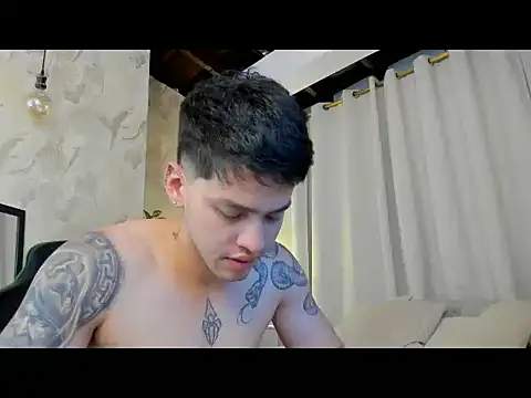 RONNY_COLTON: διαδικτυακό σόου στην κάμερα