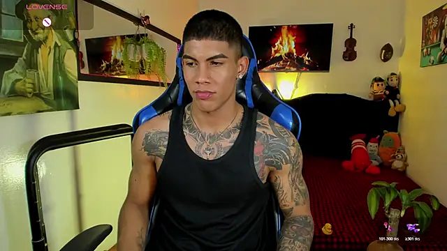 Damian_latinxxx Show in webcam