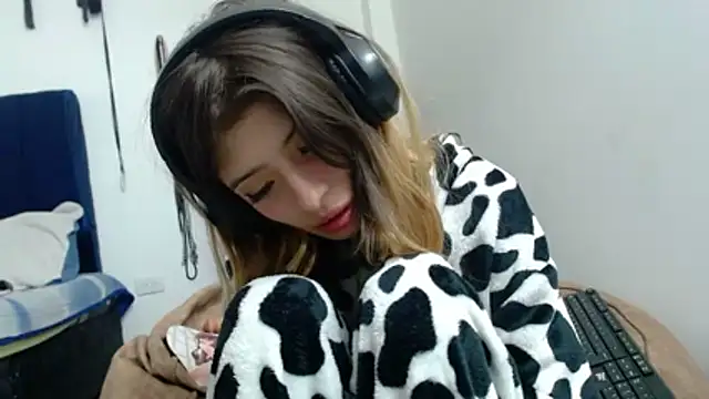 Chat +18 de KratosAfroditacs ao vivo