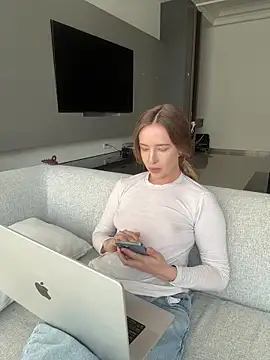 Nura_n_Sarah Chat XXX in diretta