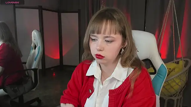 LeonaHicks' Live XXX Chat