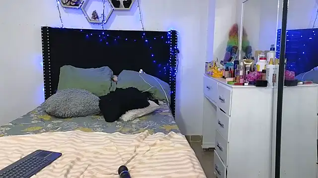 Онлайн чат XXX charlotte_077