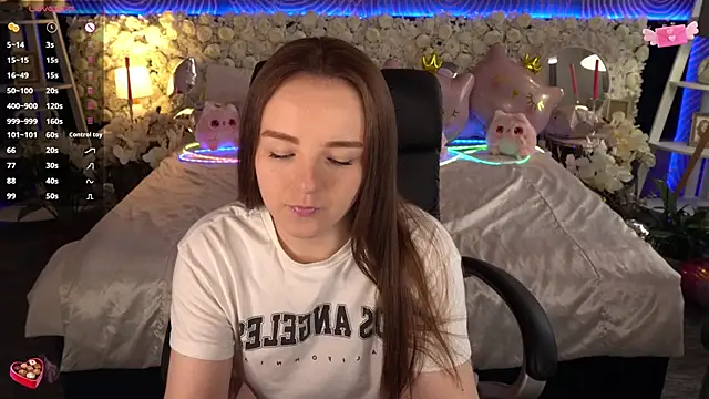 XXX chat uživo modela FoxyShy
