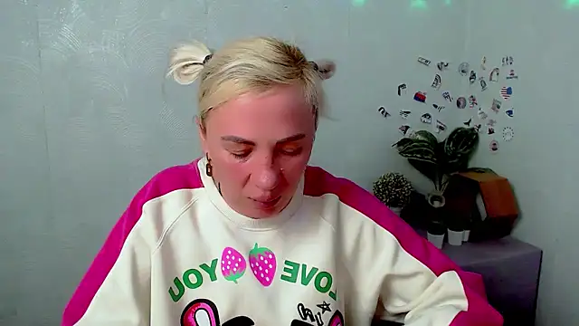 XXX chat uživo modela EmmaCat_