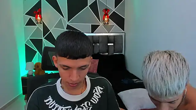 Juan_Nd_Steven Live XXX-Chat