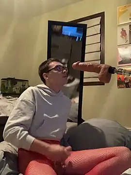 YourFavTwinkie Show in webcam