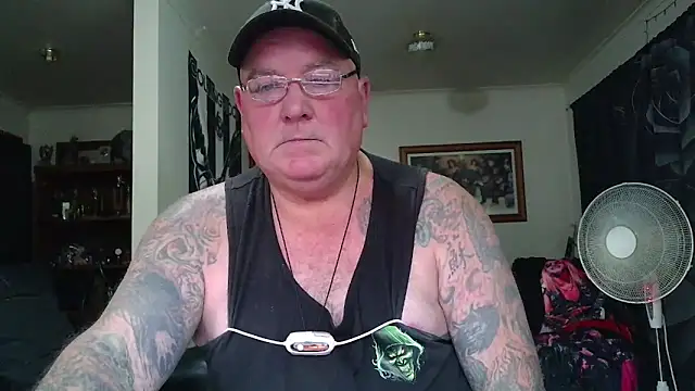 KINKYBLUEYES69's Live XXX Chat