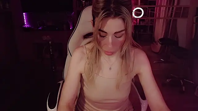 AnnieGOld_'s Live XXX Chat