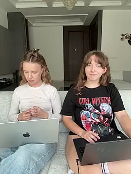 Nura_n_Sarah's Webcam Show