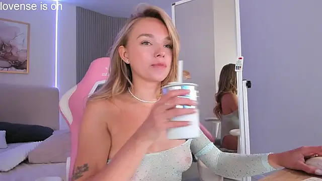 Pertunjukan Kamera Web VirginChloe
