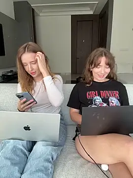 Nura_n_Sarah's Live XXX Chat