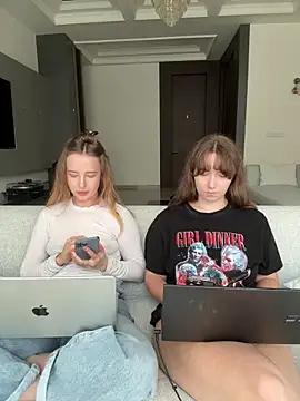 XXX chat uživo modela Nura_n_Sarah