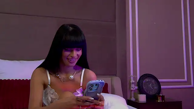 EllaaLux Live XXX Chat